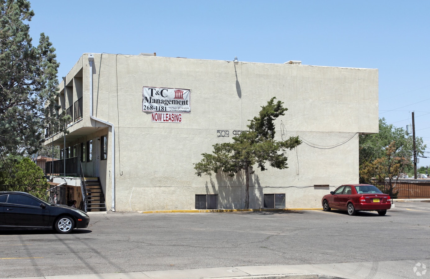 Apartamentos cerca del Hospital de Veteranos de Albuquerque - 509 Girard Terrace Apartments