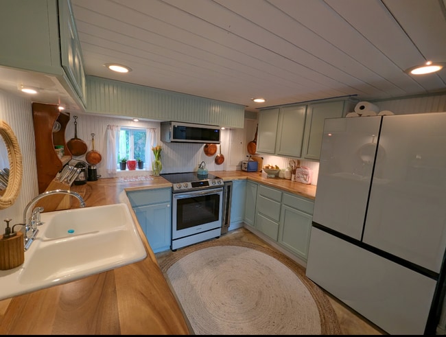 Photo - 403 E 53rd St