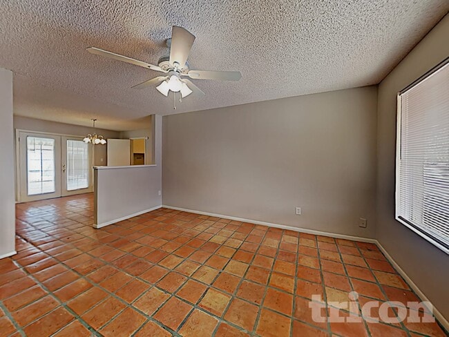 1246 E Barbara Dr