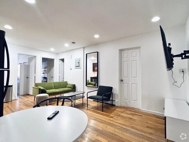 Building Photo - Furnished room/NOT APARTMENT Unit 1