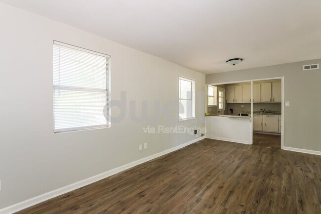 Photo - 778 Vincent Ave NE
