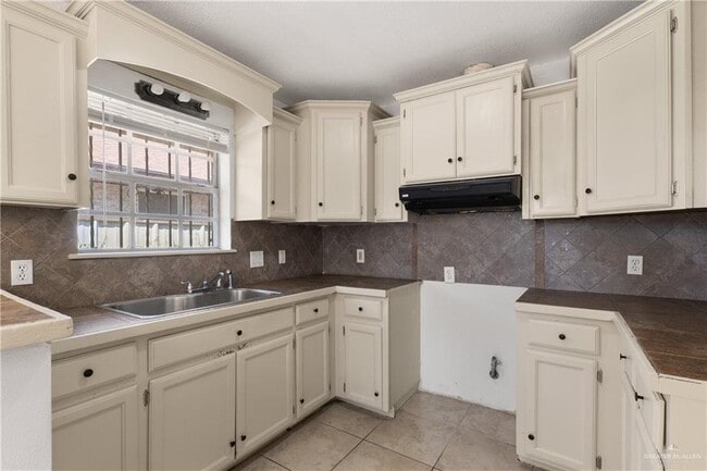 Photo - 18 Gumwood Ave