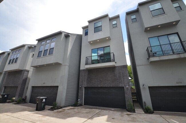 Photo - 2616 Riverside Dr