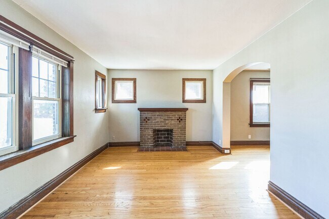 Building Photo - 5512-5514 S Grand Blvd Unit 5514 S Grand Blvd - Upper Rental