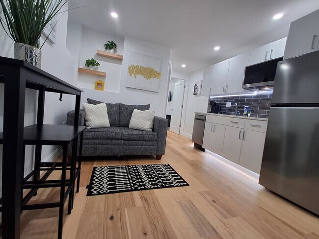 Building Photo - 17 Mt Pleasant Ave Unit ID1373659P