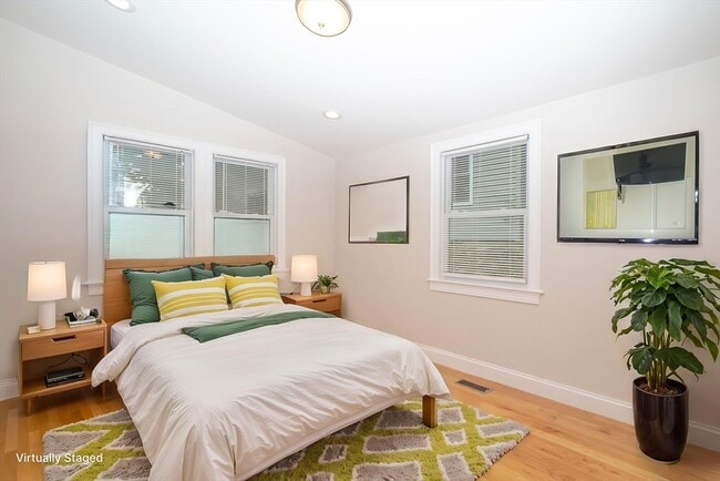 Photo - 592 Poplar St