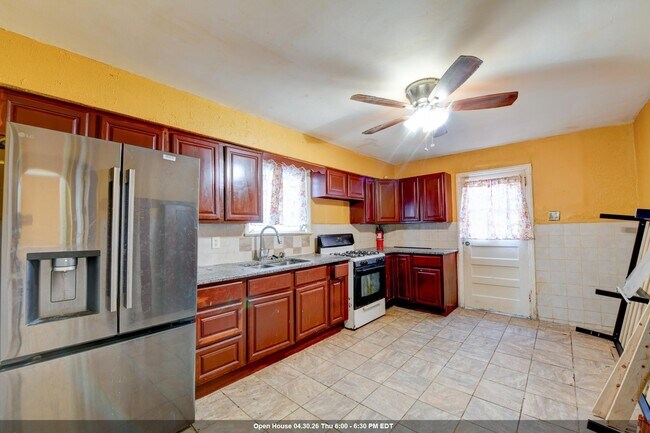 Building Photo - 245 Orange Ave Unit Floor # 1