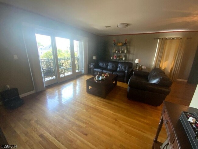 Photo - 62 Wall St Unit 1