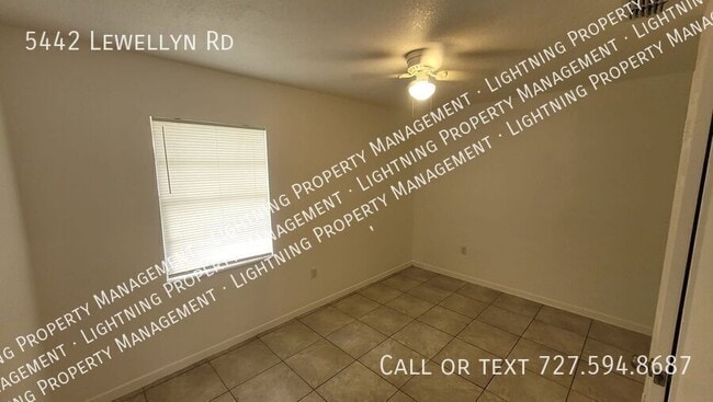 Photo - 5442 Lewellyn Rd