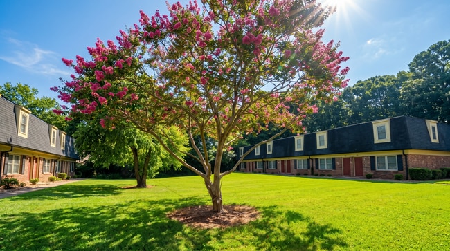 Country Club Apartments