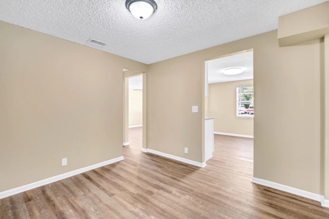 Photo - 6969 Delisle Dr