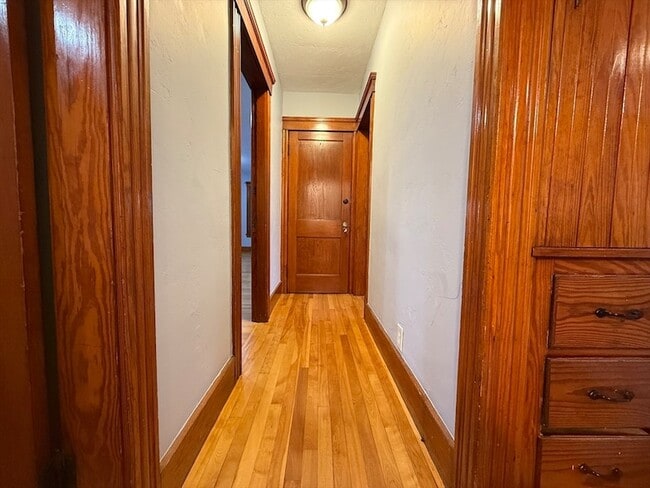 Photo - 58 Oxford St N Unit 2