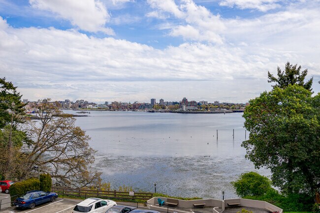 Photo - Seaside Place Apartments