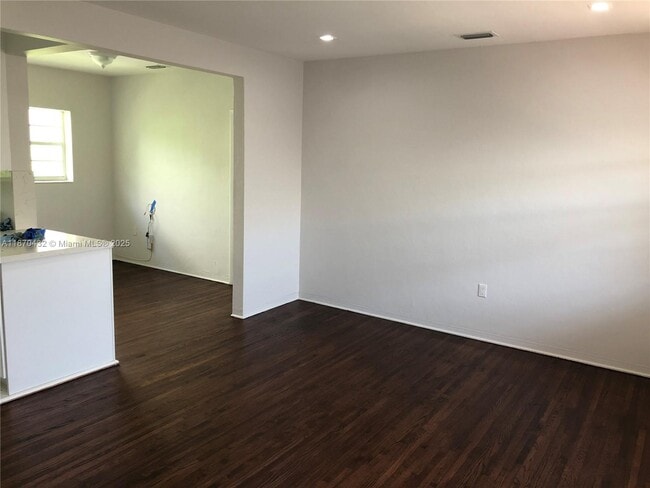 Photo - 110 Zamora Ave Unit #4