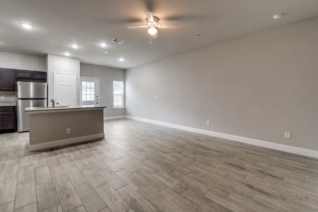 Photo - 7813 Savannah Brooks