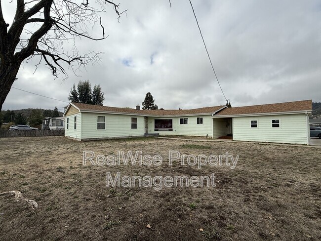 Photo - 2347 Cannon Ave