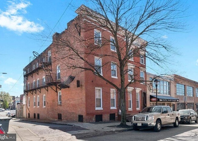 Photo - 869 Hollins St