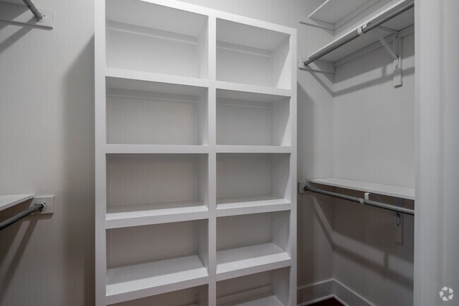 2BR, 2BA - Harper - 1,265SF - Walk-In Closet