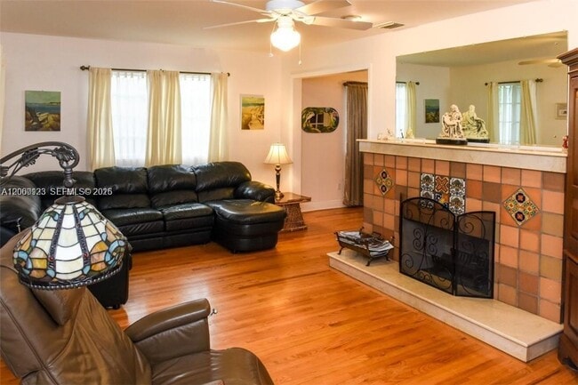 Photo - 1735 Jefferson St