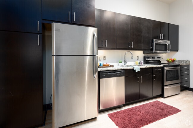 2BR, 2BA - 930SF - Kitchen