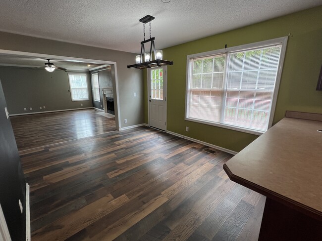 Photo - 450 Winding Bluff Way