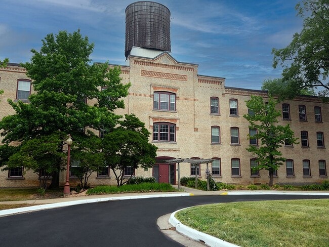 Welcome to Riverwalk Apartments