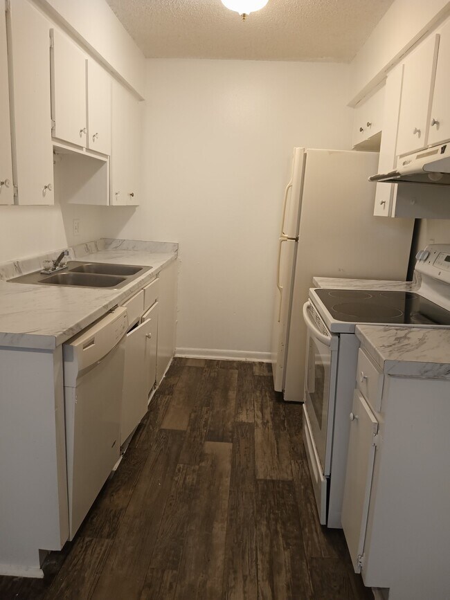 Building Photo - 3215 Baird Ave Unit Q-112