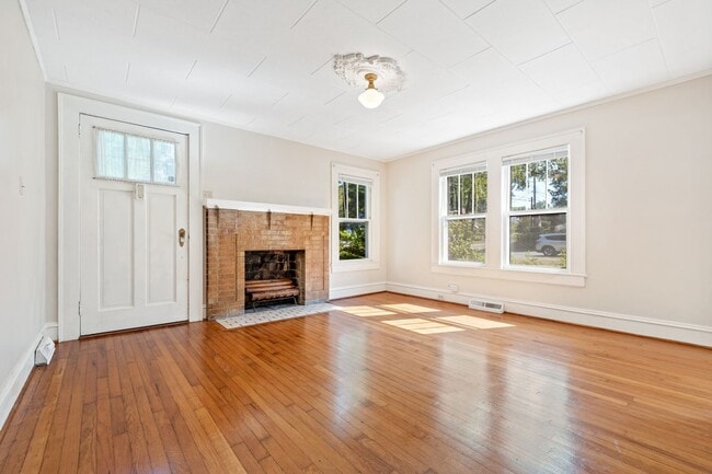 Photo - 303 W Carver St