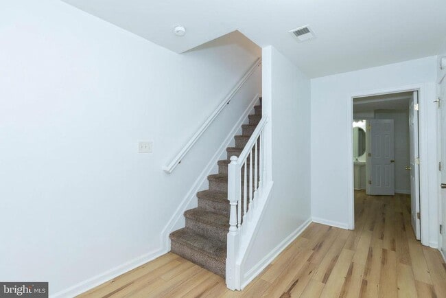 Building Photo - 124 Pony Cir