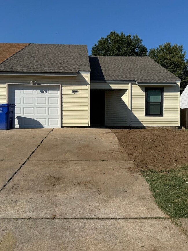 Fully Renovated 3 Bedroom Duplex in the he... - Fully Renovated 3 Bedroom Duplex in the he...