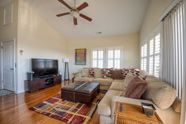 Photo - Loves Holiday @ 3279 Island Dr