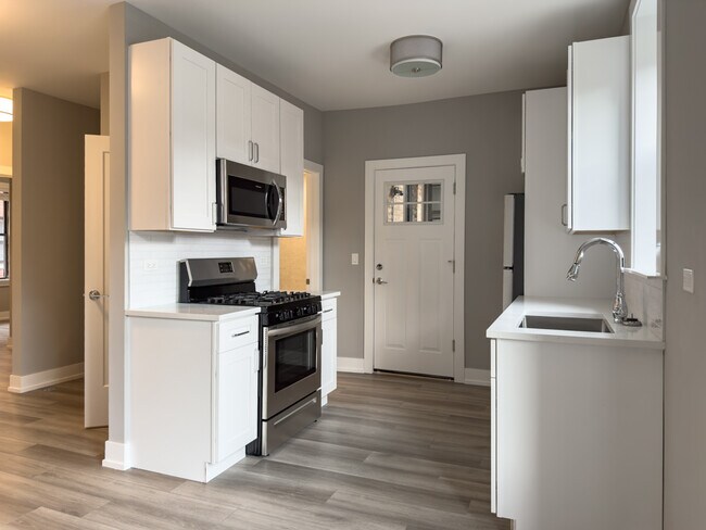 Photo - 3946 N Janssen Ave Unidad W2