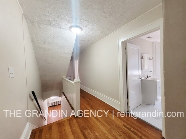 Photo - 2110 Memorial Ave SW