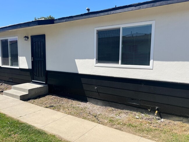 Photo - 223-227 W Curtis St. Unidad 225 W Curtis St.