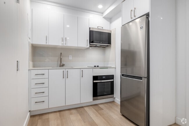 Building Photo - 1240-1250 Rue du Fort