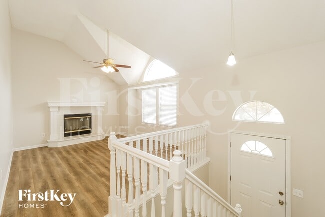 Photo - 208 S Darrowby Dr