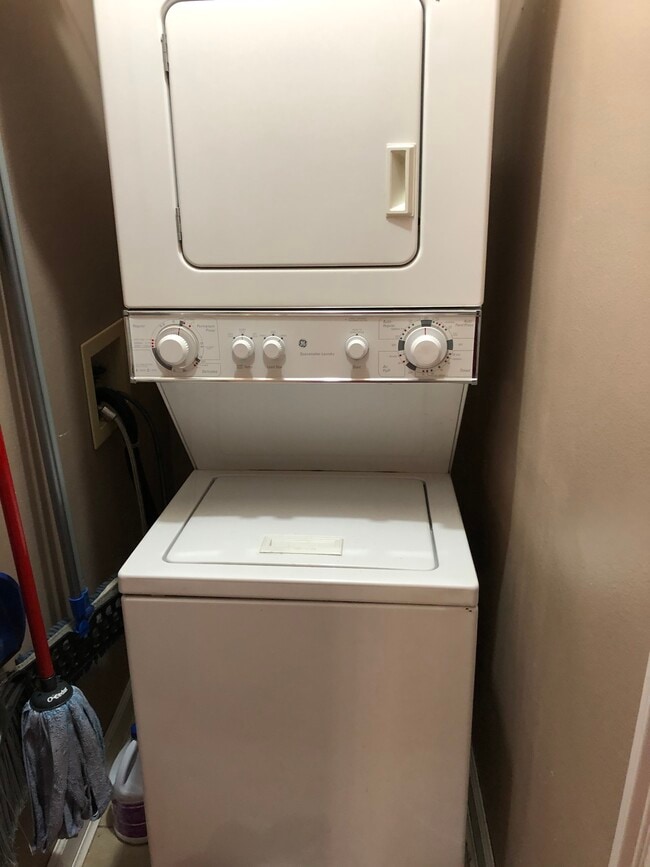 Building Photo - 14216 Woodlands Dr Unit 90