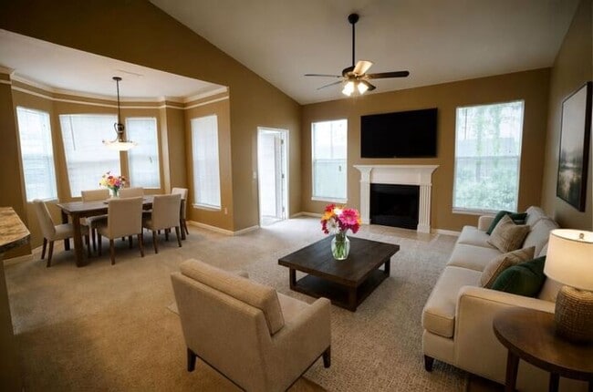 Photo - 2-Bed, 2-Bath, Condo with Garage in The Villas Condominiums