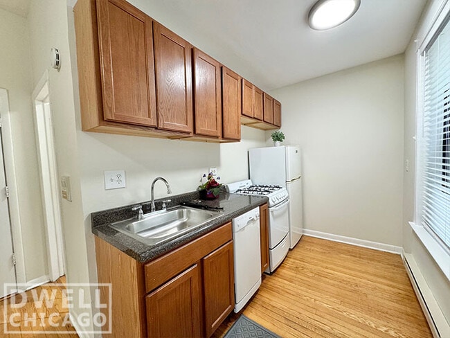 Photo - 923 W Waveland Ave Unit 1