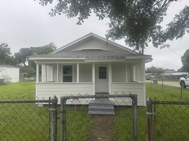 Building Photo - 2023 N U St Rental