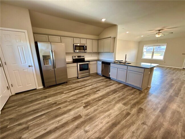 Photo - 530 Woodcreek Lp