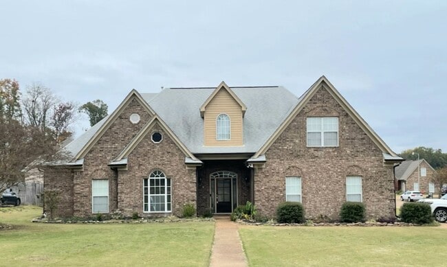 Building Photo - COMING SOON! Large Hernando home with 5 be...