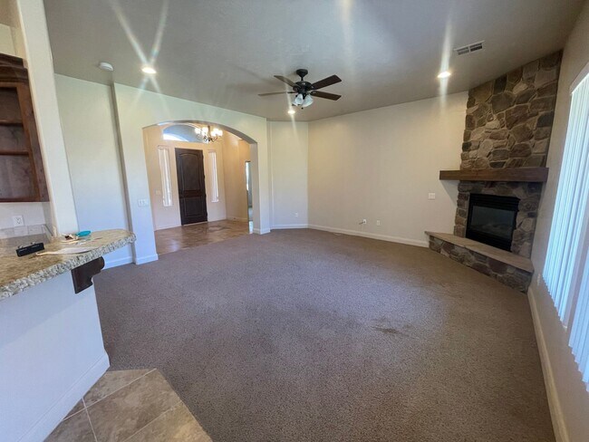 Photo - Great home and Pet Friendly!! ADA tub/shower