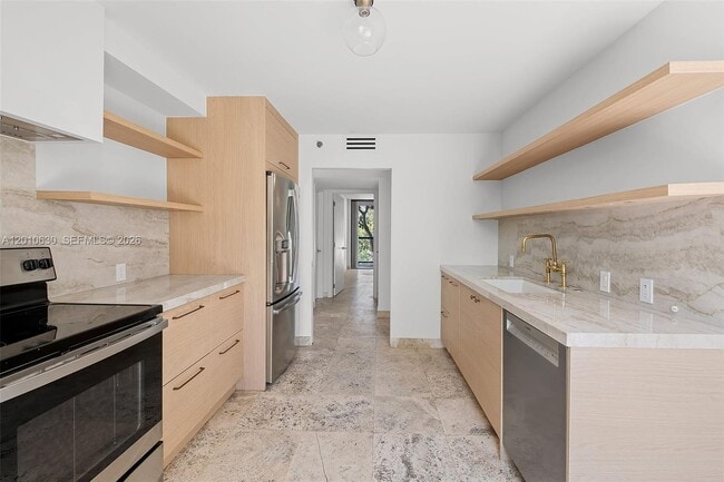 Building Photo - 2575 S Bayshore Dr Unit 4A