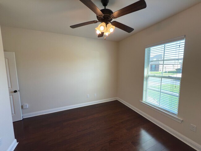 Photo - 3-Bedroom Home with Central AC, Gas Fireplace & Spacious Backyard