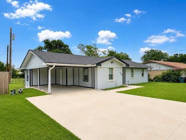 Photo - 1906 E Avenue G