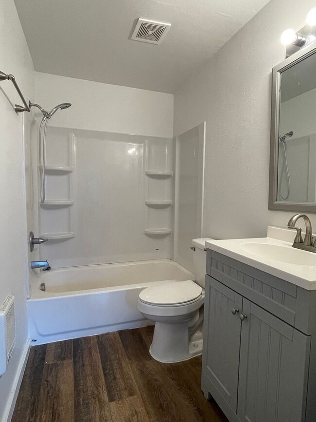Photo - R215 Haven St Unidad #B