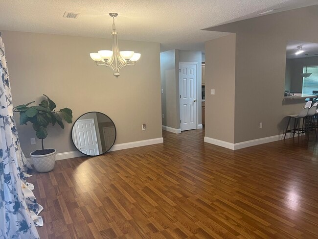 Photo - 155 Conquest Ave