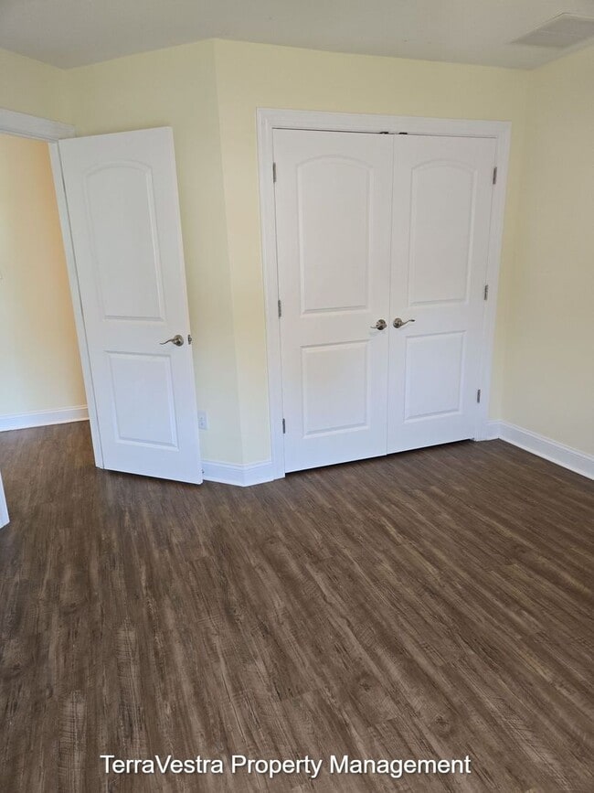 Photo - Now Showing for 2026-2027 school year 6/1 move in 10 Bedroom 4.5 Bath College rental