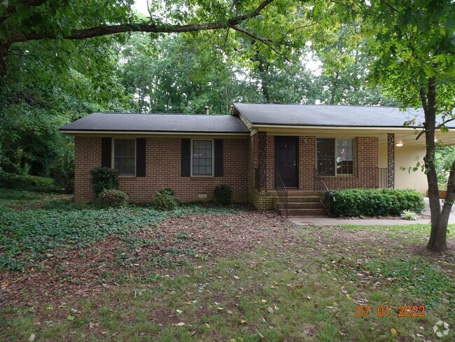 Building Photo - Clarke Co. - Athens, GA Huntington Ct - 3 ... Rental